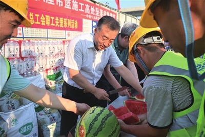 大篷车进铁西02.jpg