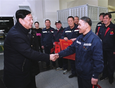 市总送温暖.jpg